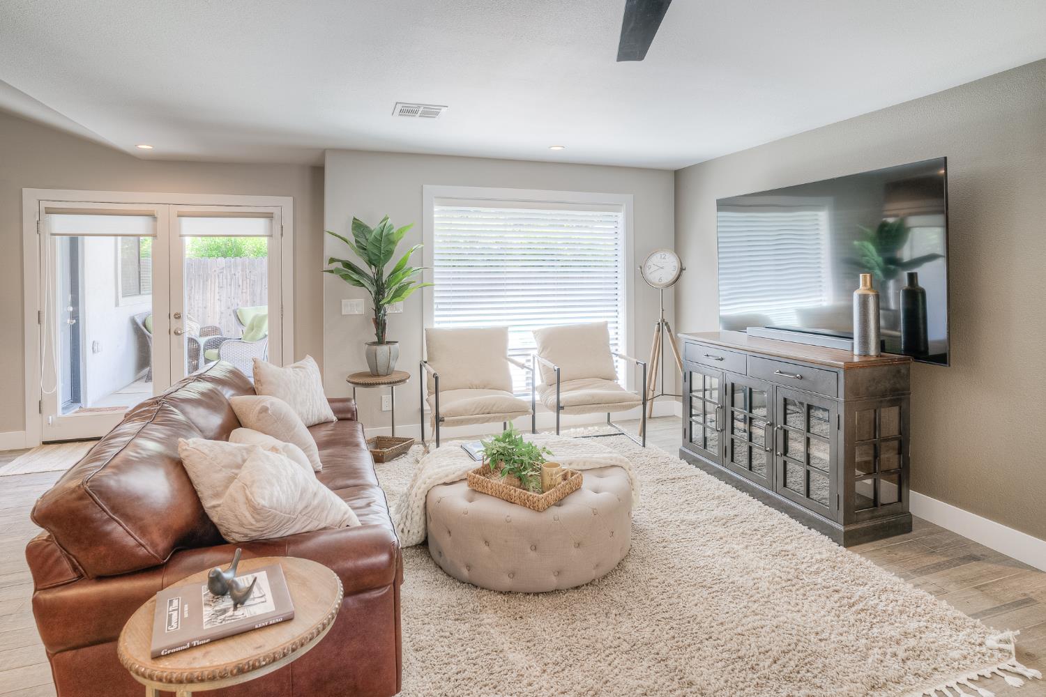 800 South Meridian Road Meridian, CA 95957 - Photo 5 of 81 a living room with furniture and a potted plant