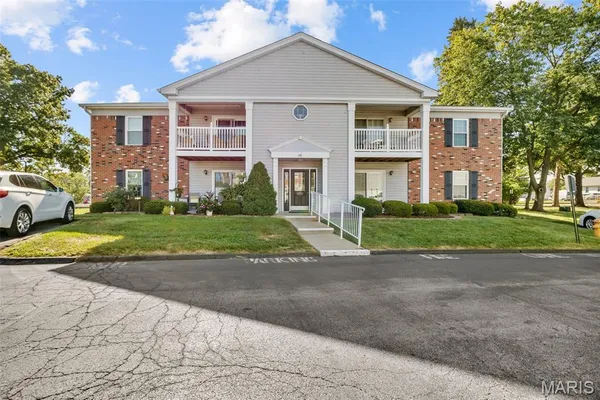 $140,000 | 35 Berview Circle, Unit E, St. Louis, MO 63129