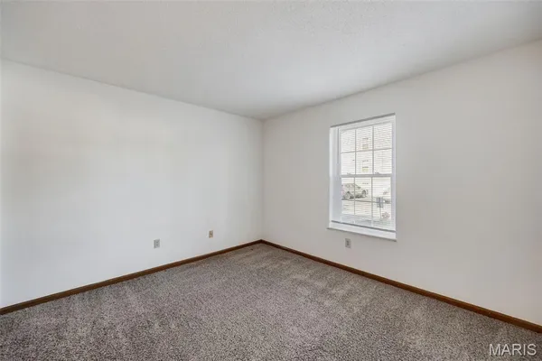 $140,000 | 35 Berview Circle, Unit E, St. Louis, MO 63129