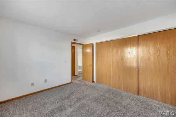 $140,000 | 35 Berview Circle, Unit E, St. Louis, MO 63129