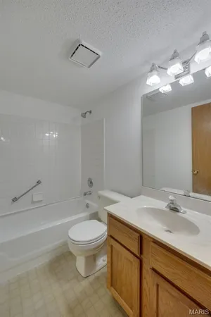 $140,000 | 35 Berview Circle, Unit E, St. Louis, MO 63129