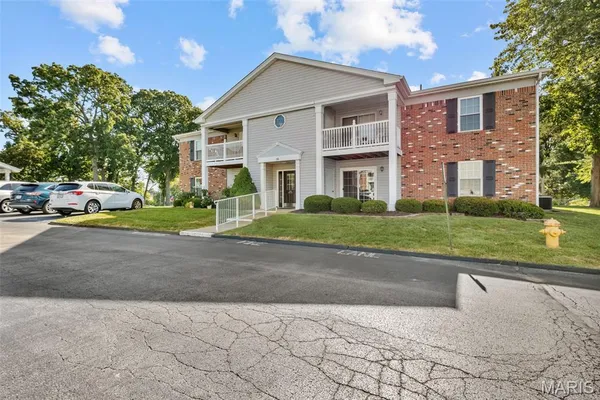 $140,000 | 35 Berview Circle, Unit E, St. Louis, MO 63129