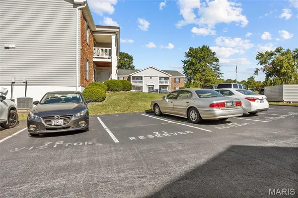 $140,000 | 35 Berview Circle, Unit E, St. Louis, MO 63129