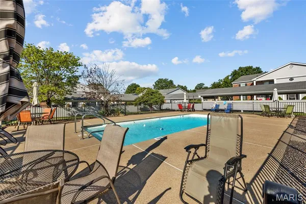 $140,000 | 35 Berview Circle, Unit E, St. Louis, MO 63129
