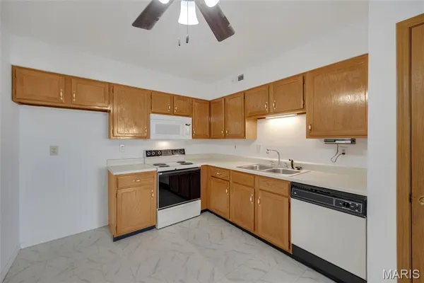 $140,000 | 35 Berview Circle, Unit E, St. Louis, MO 63129