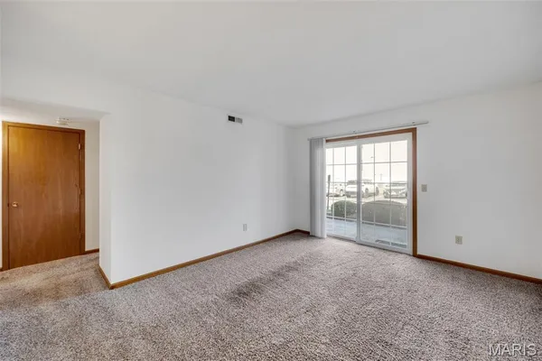 $140,000 | 35 Berview Circle, Unit E, St. Louis, MO 63129