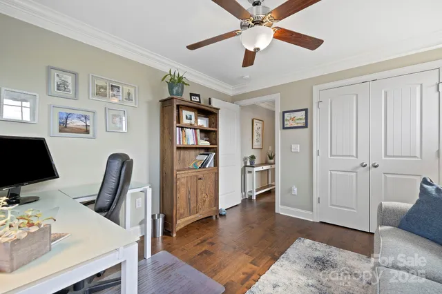 a view of a livingroom with furniture and a ceiling fan