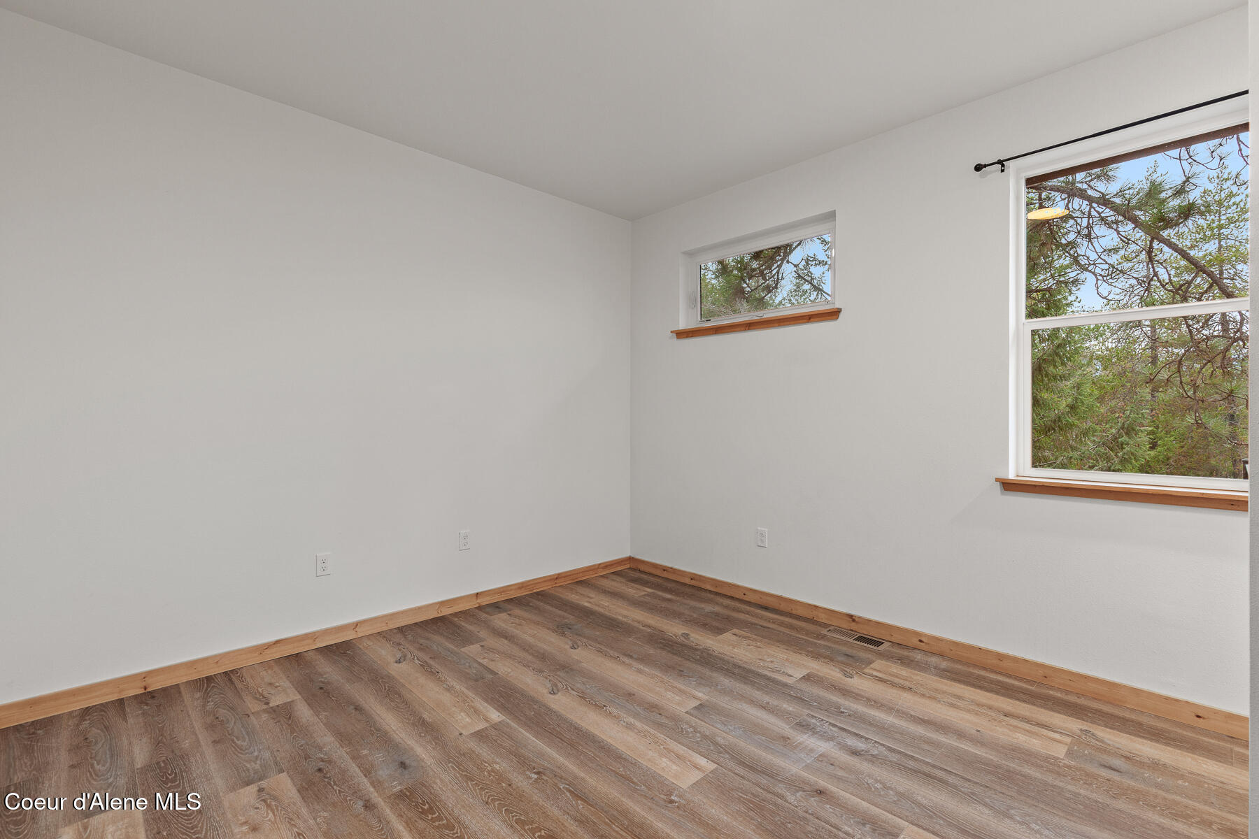 672 Hopkins Road Sandpoint, ID 83864 - Photo 56 of 67 West Bedroom Suite