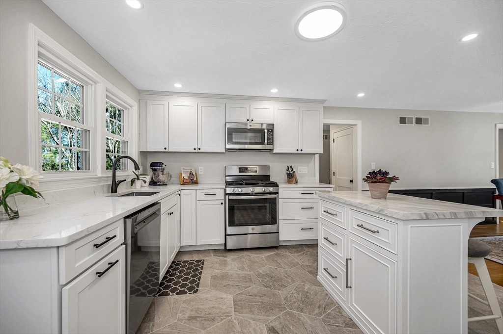 71 Amble Road Chelmsford, MA 01824 - Photo 7 of 42