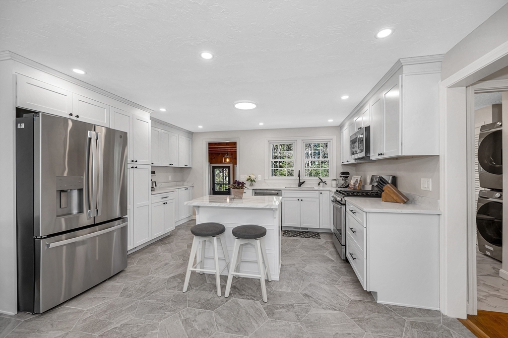 71 Amble Road Chelmsford, MA 01824 - Photo 8 of 42