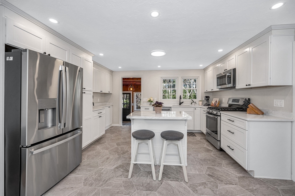 71 Amble Road Chelmsford, MA 01824 - Photo 9 of 42
