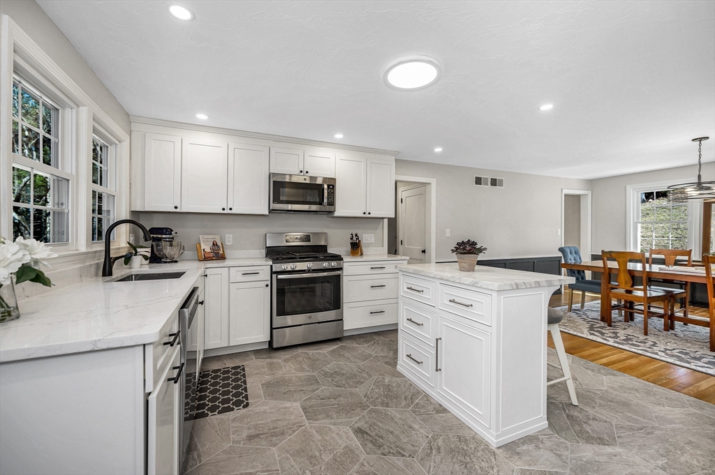 71 Amble Road Chelmsford, MA 01824 - Photo 10 of 42