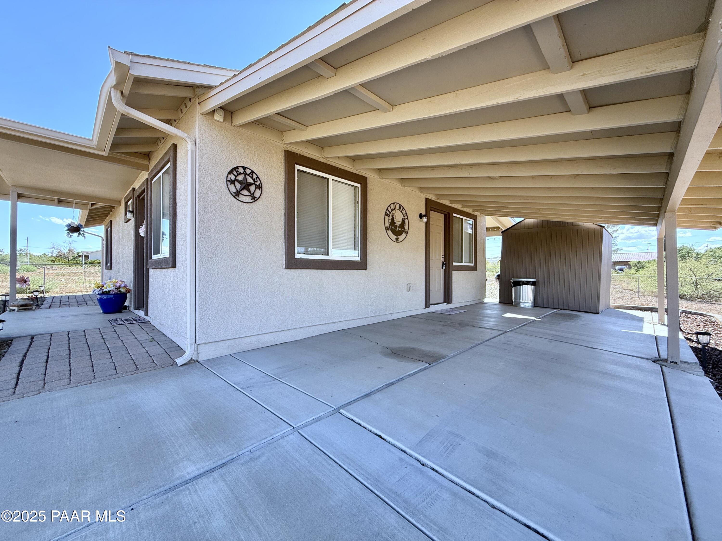 20233 East Sunset Lane Mayer, AZ 86333 - Photo 6 of 42 a view of a living room entryway