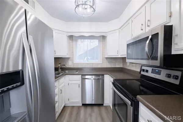 $191,000 | 5107 Hollow Wood Court, Unit A, St. Louis, MO 63128