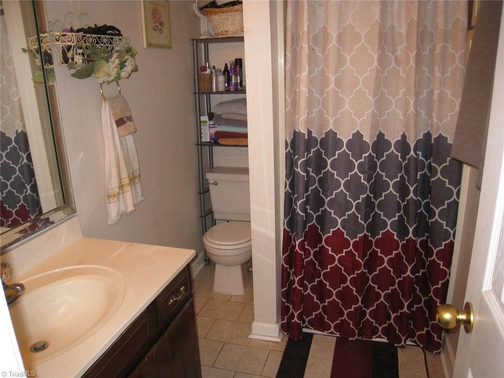 502 White Road King, NC 27021 - Photo 17 of 22 Primary bath