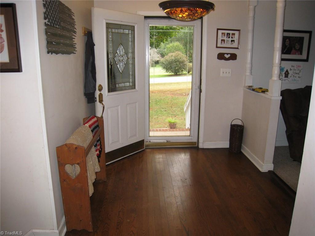 502 White Road King, NC 27021 - Photo 6 of 22 Foyer