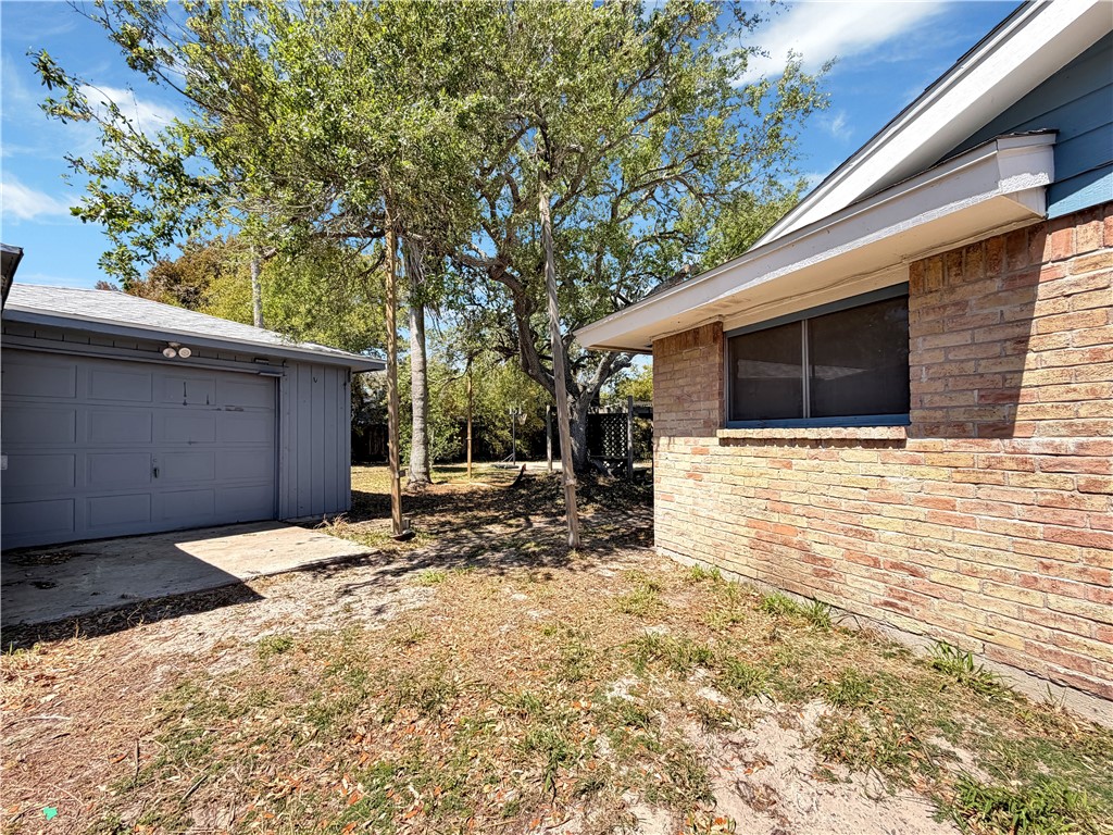 910 Twite Circle Corpus Christi, TX 78418 - Photo 37 of 40 a backyard of a house with shaded area
