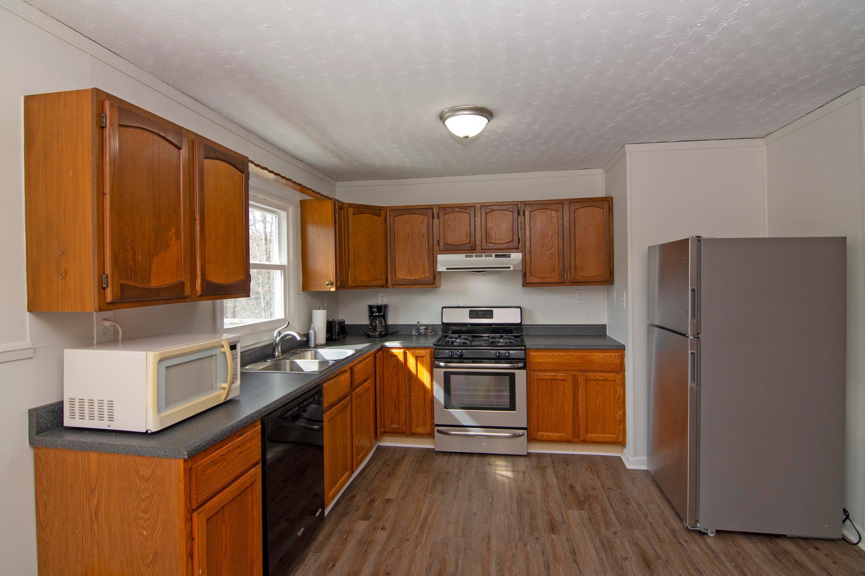 635 Burnside Road Hillsboro, WV 24946 - Photo 5 of 66 Gallery Image 5