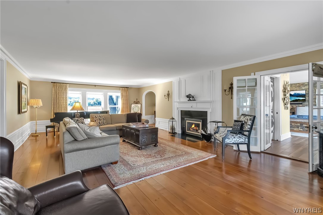 7110 Lake Shore Road Evans, NY 14047 - Photo 24 of 46 Large living room