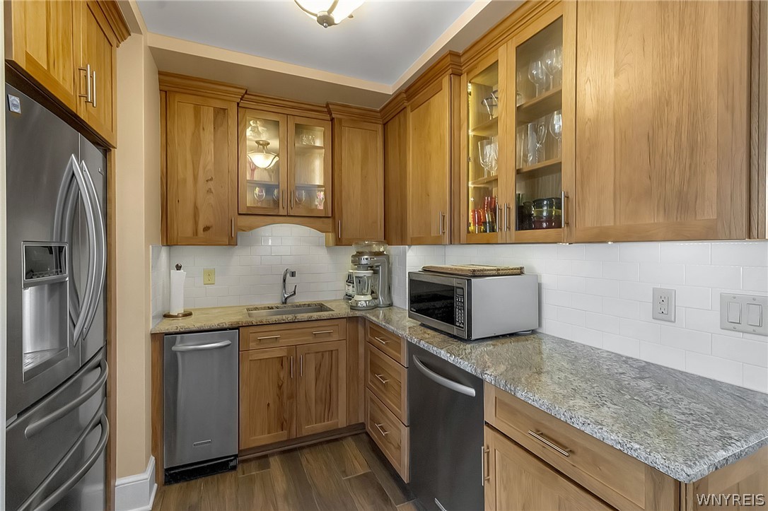 7110 Lake Shore Road Evans, NY 14047 - Photo 27 of 46 A kitchenette