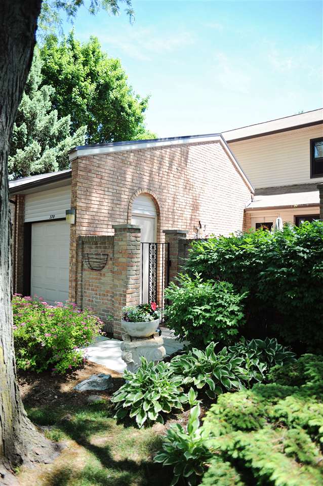 370 Willow Grove Lane Rochester, MI 48307 - Photo 38 of 46 31293879-53.JPG