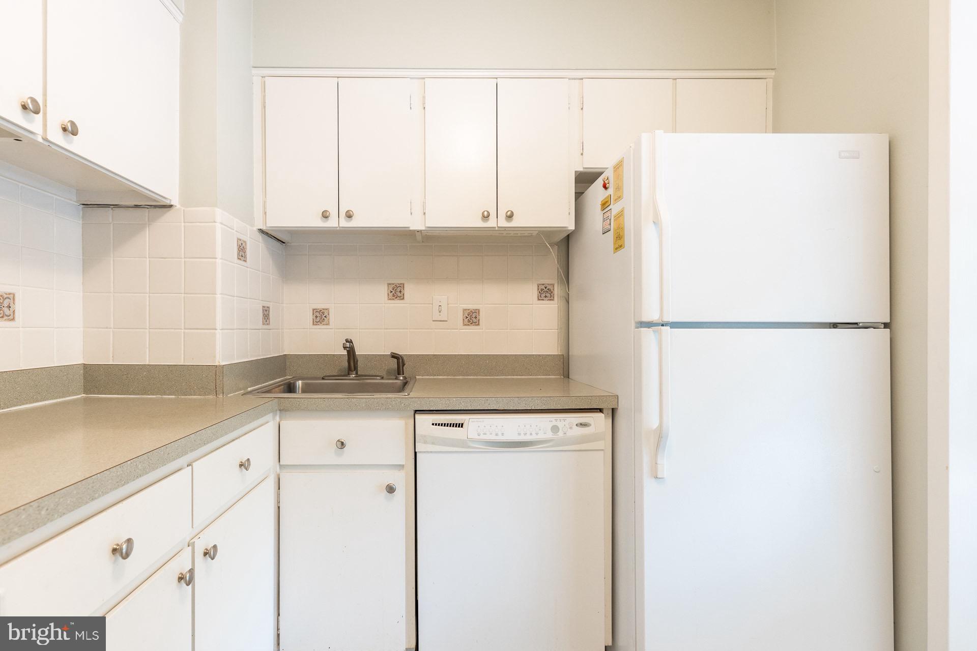 2302 Riddle Avenue, Unit B205 Wilmington, DE 19806 - Photo 12 of 27 Kitchen