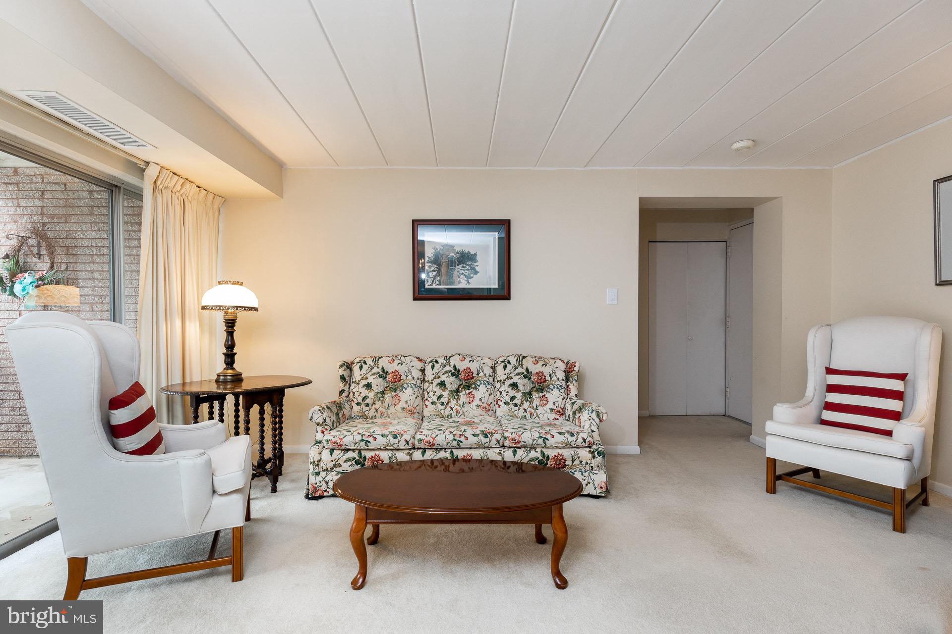 2302 Riddle Avenue, Unit B205 Wilmington, DE 19806 - Photo 7 of 27 Living room