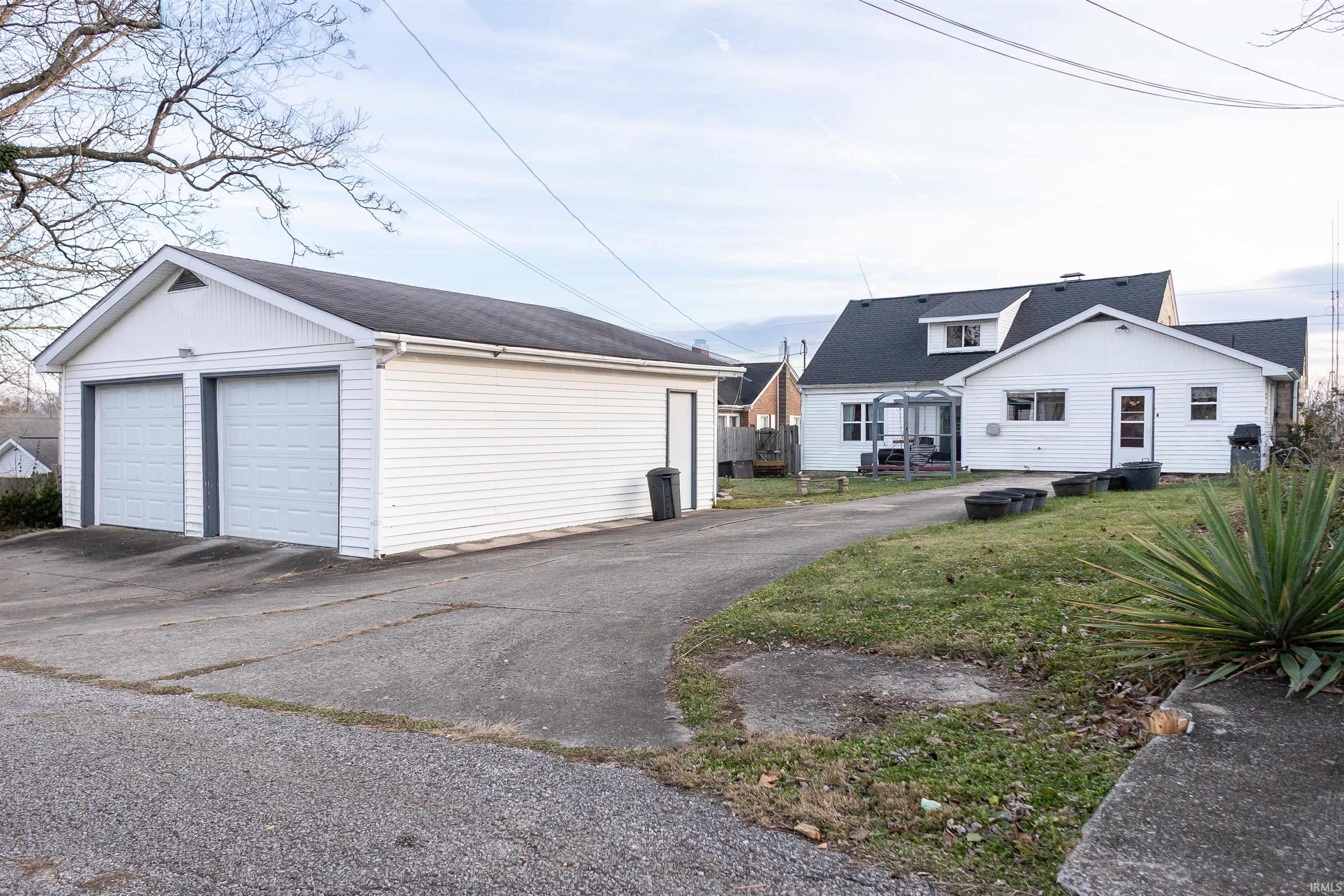 1419 22nd Street Bedford, IN 47421 - Photo 2 of 34