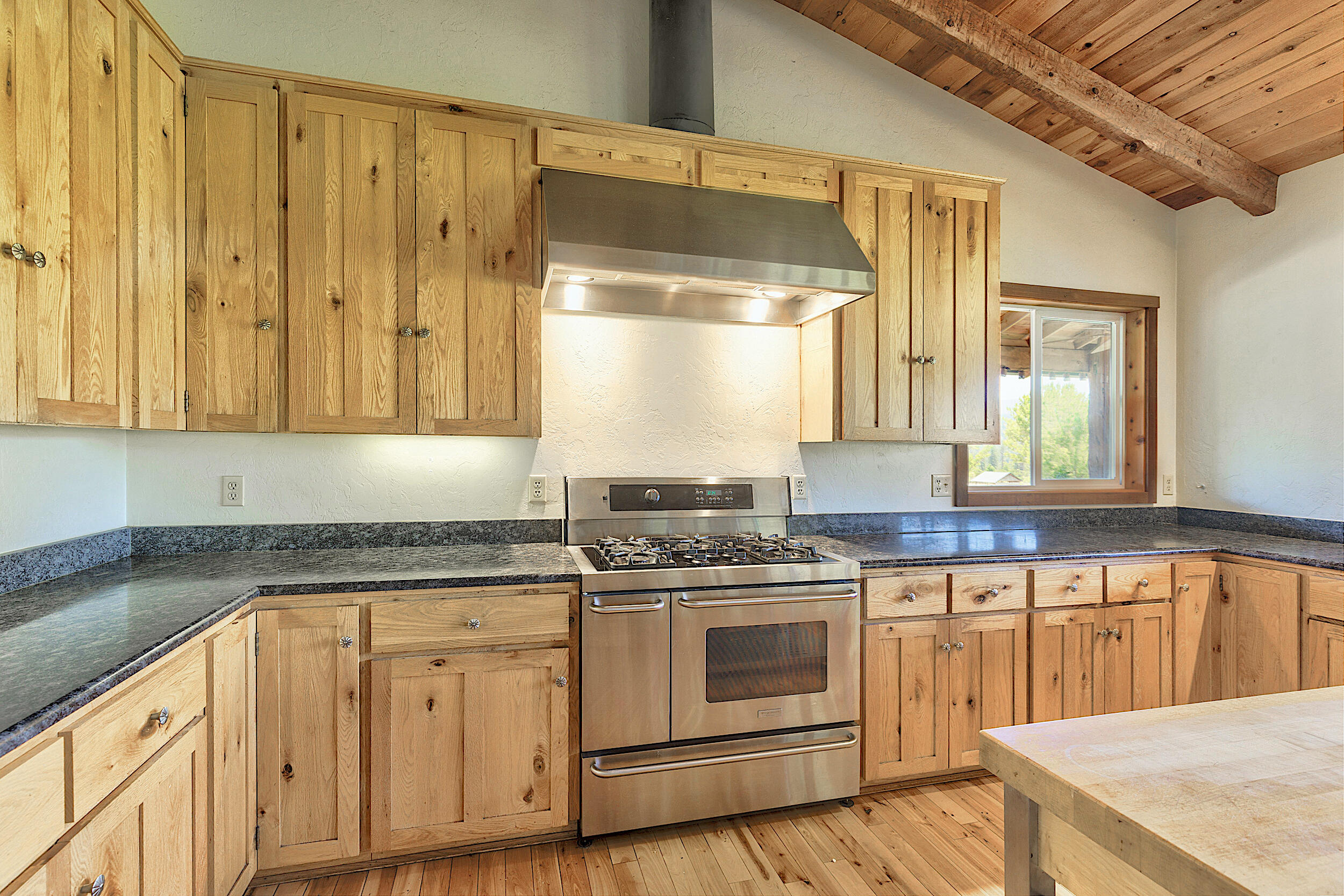 13615 Water Gap Road Williams, OR 97544 - Photo 11 of 75 Gallery Image 11