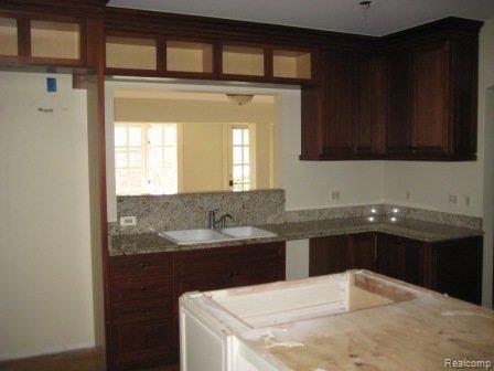 123 Cherokee Road Pontiac, MI 48341 - Photo 16 of 20 KITCHEN