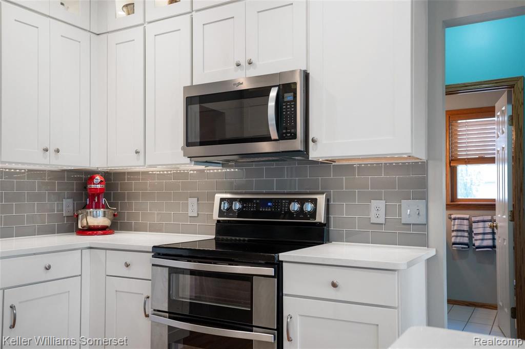 227 Locust Point Howell, MI 48843 - Photo 17 of 45
