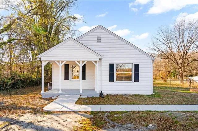 $207,000 | 1020 Lakeside Avenue, Burlington, NC 27217