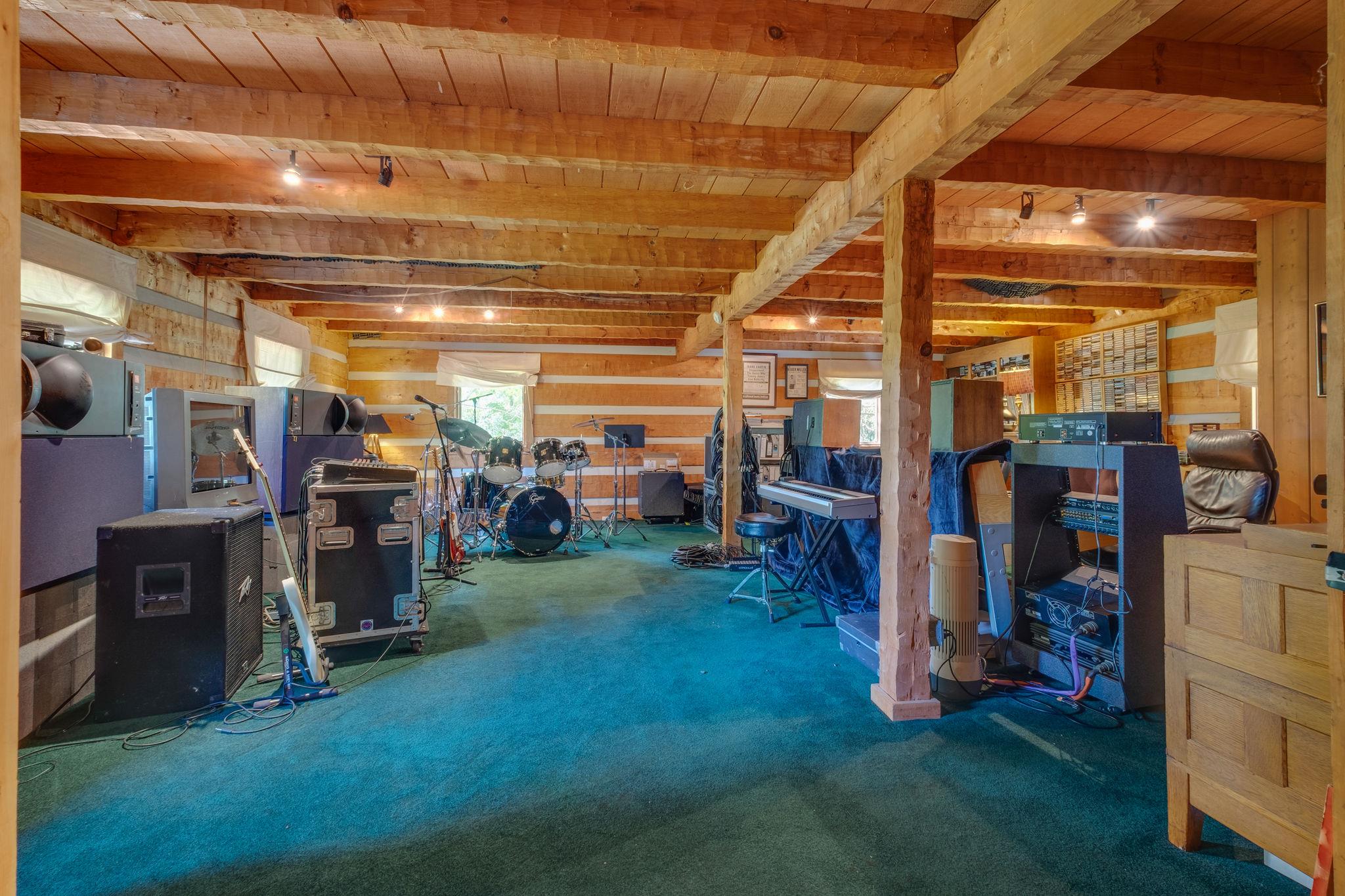 3360 Sweeney Hollow Road Franklin, TN 37064 - Photo 20 of 30 a view of a room with gym equipment