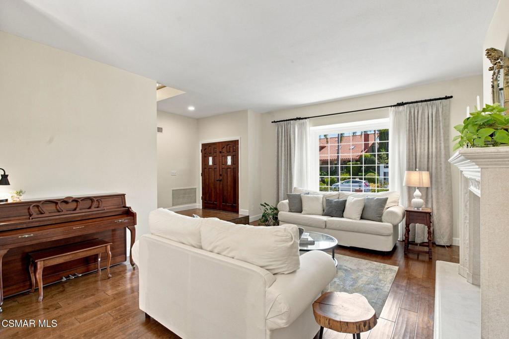 18935 Granada Circle Porter Ranch, CA 91326 - Photo 4 of 35 Gallery Image 4