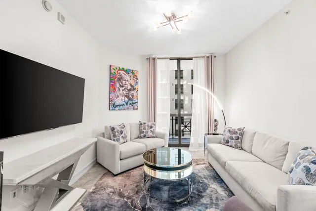 $6,200 | 701 South Olive Avenue, Unit 807, West Palm Beach, FL 33401