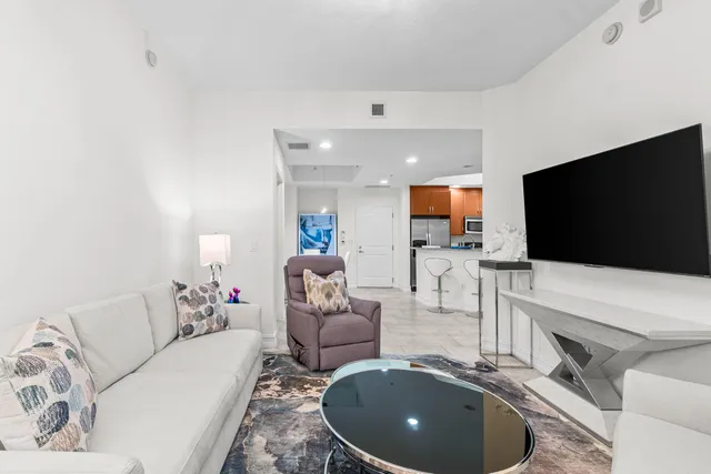 $6,200 | 701 South Olive Avenue, Unit 807, West Palm Beach, FL 33401