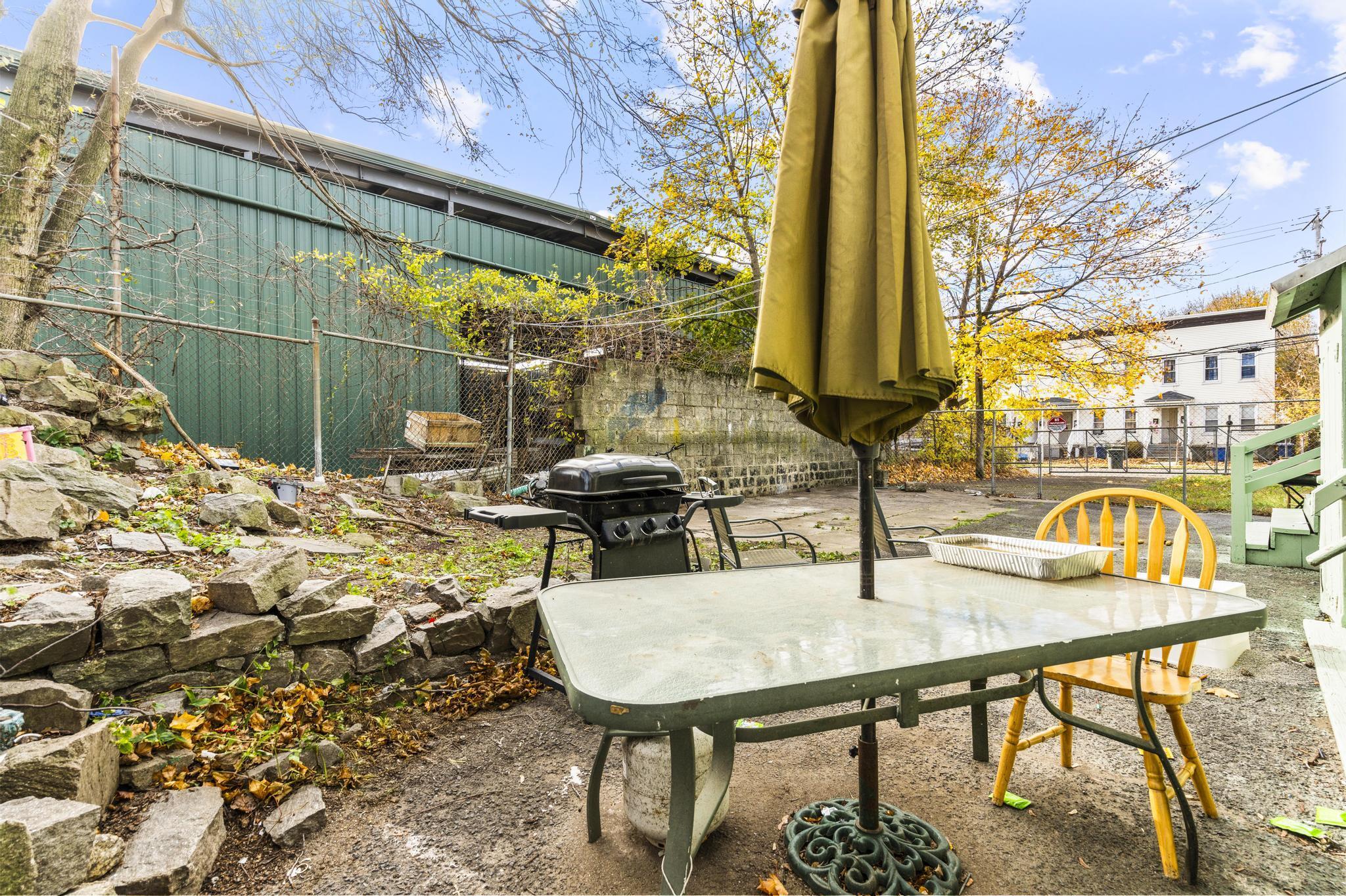 746 Maple Street Bridgeport, CT 06608 - Photo 5 of 38