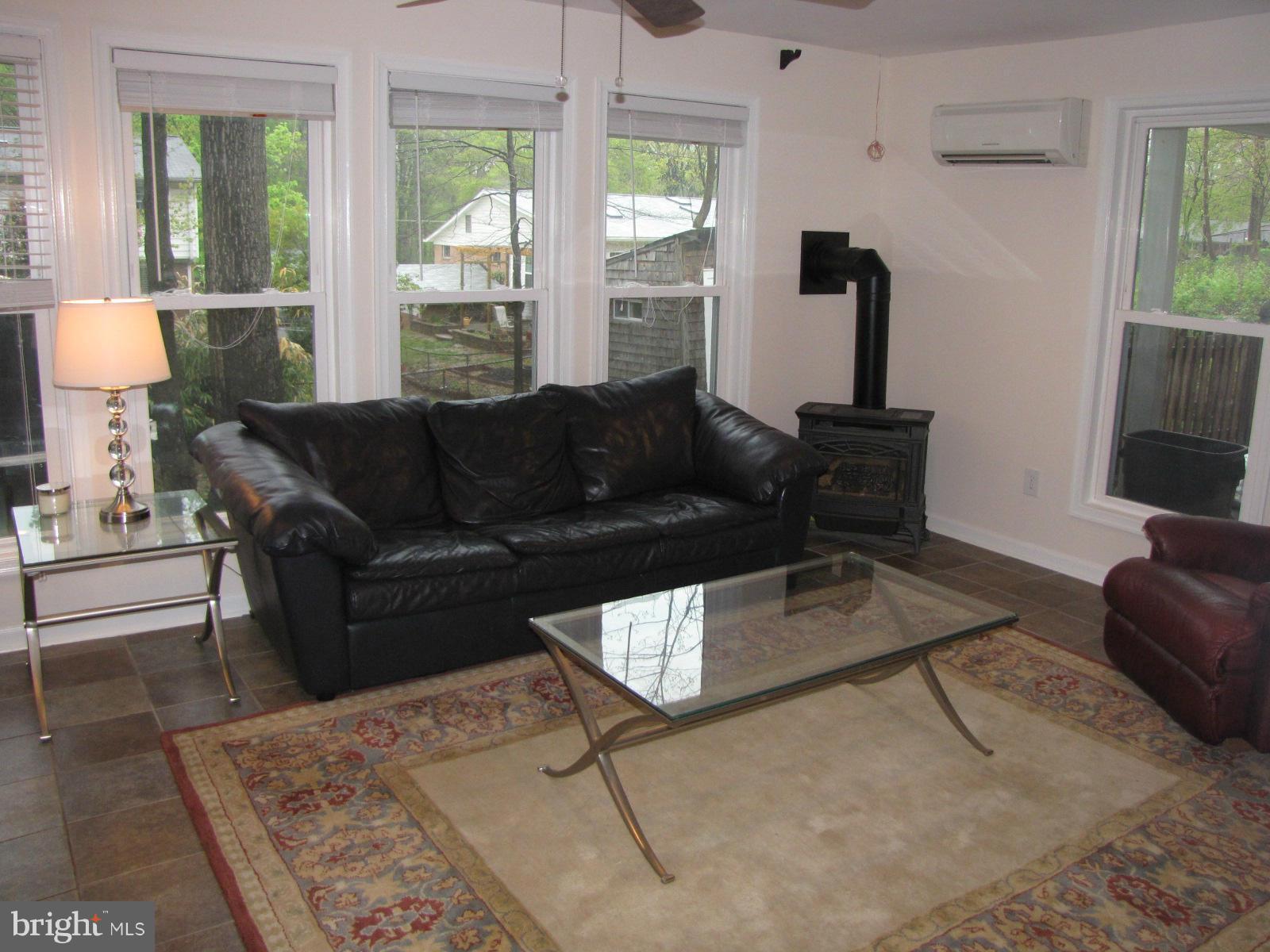 8460 Thames Street Springfield, VA 22151 - Photo 7 of 24 Den