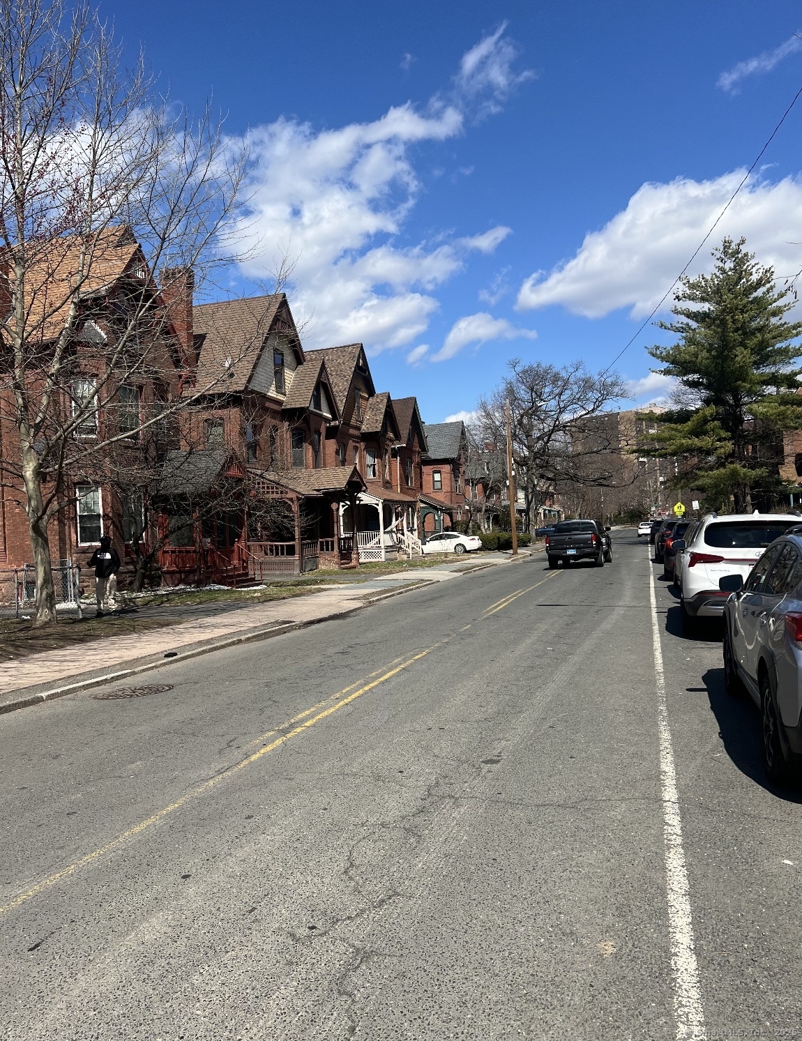 337 Laurel Street Hartford, CT 06105 - Photo 3 of 21