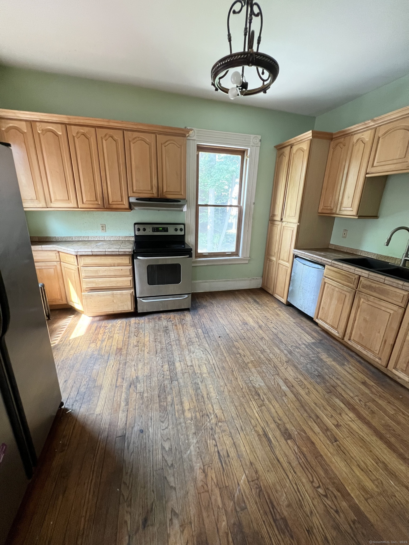 337 Laurel Street Hartford, CT 06105 - Photo 9 of 21