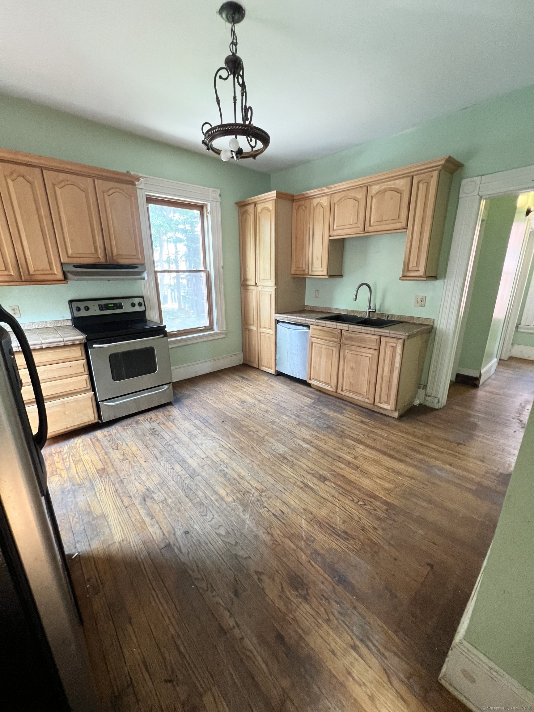 337 Laurel Street Hartford, CT 06105 - Photo 10 of 21