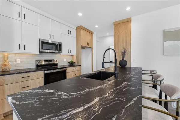 $604,950 | 22598 West 93rd Street, Lenexa, KS 66227