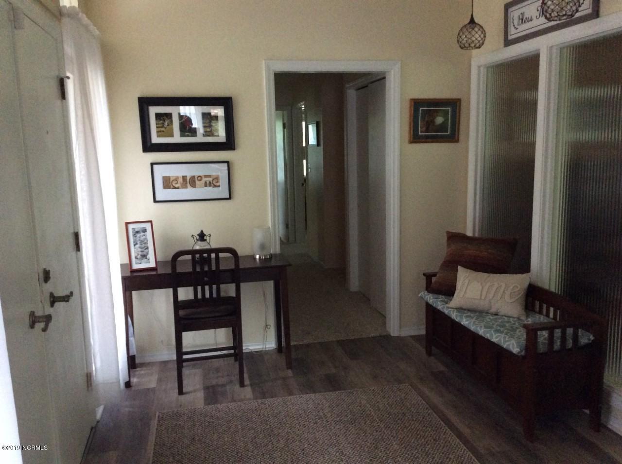 102 Camilla Road Washington, NC 27889 - Photo 8 of 26 Foyer 2