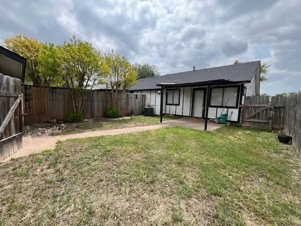 $1,500 | 1410 West Braker Lane, Unit B, Austin, TX 78758