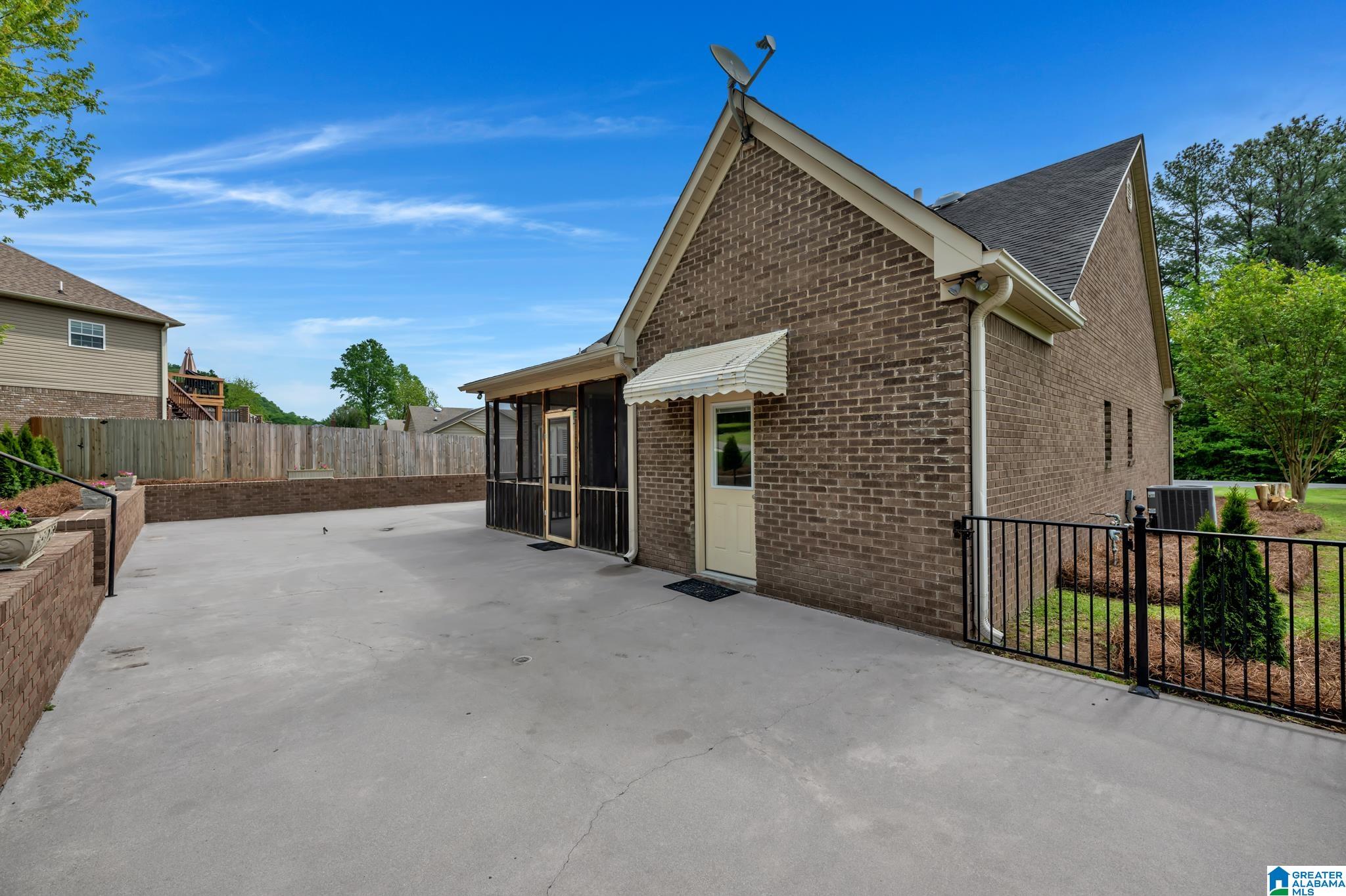 900 Park Avenue Oneonta, AL 35121 - Photo 27 of 31