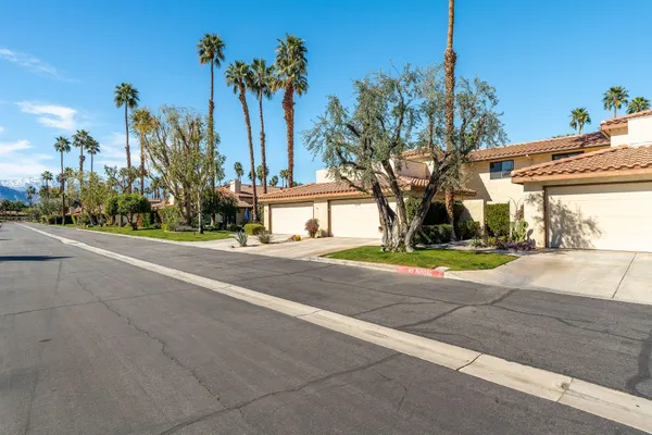$392,000 | 120 Willow Lake Drive, Palm Desert, CA 92260