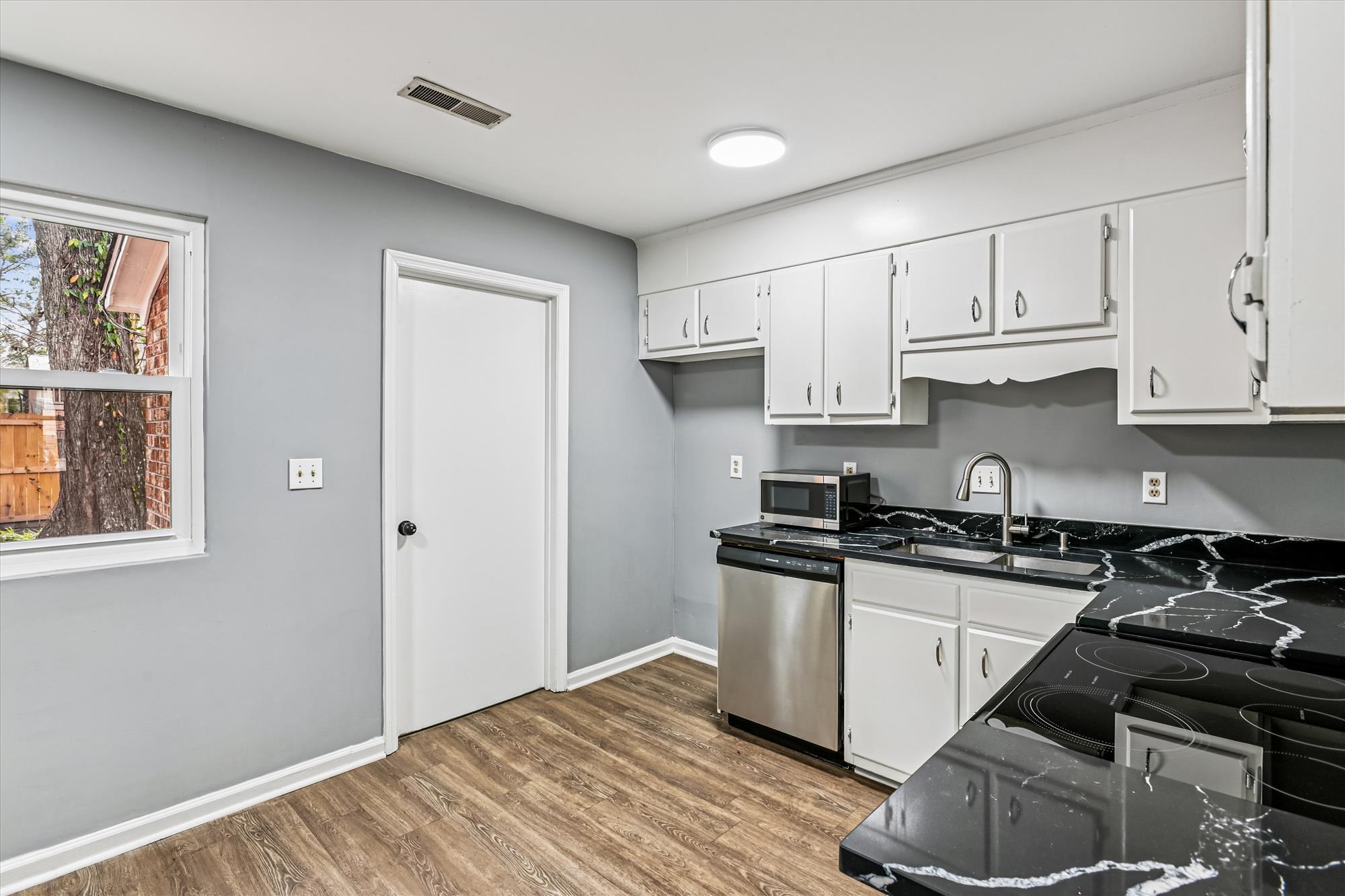 112 Kimeran Lane, Unit A Summerville, SC 29485 - Photo 9 of 35 interiors-kitchen-_dsc3109