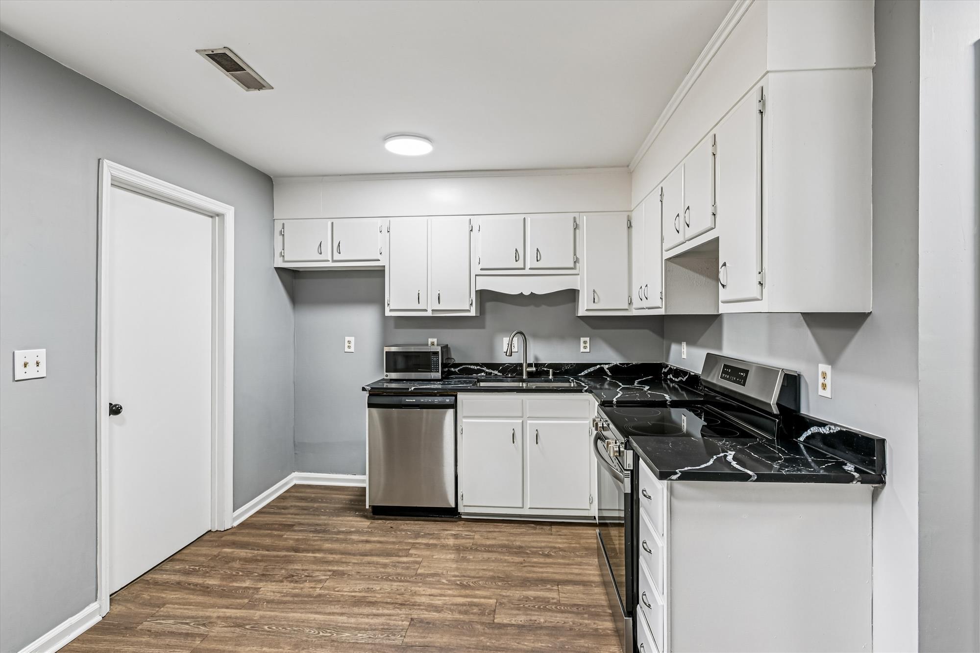 112 Kimeran Lane, Unit A Summerville, SC 29485 - Photo 10 of 35 interiors-kitchen-_dsc3119