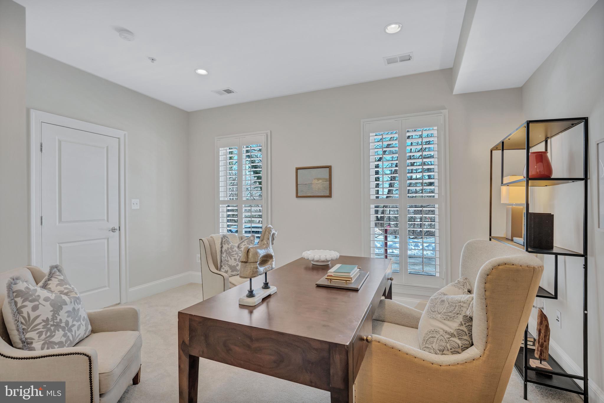 1820 Carpenter Road Alexandria, VA 22314 - Photo 4 of 80 a workspace with furniture and window