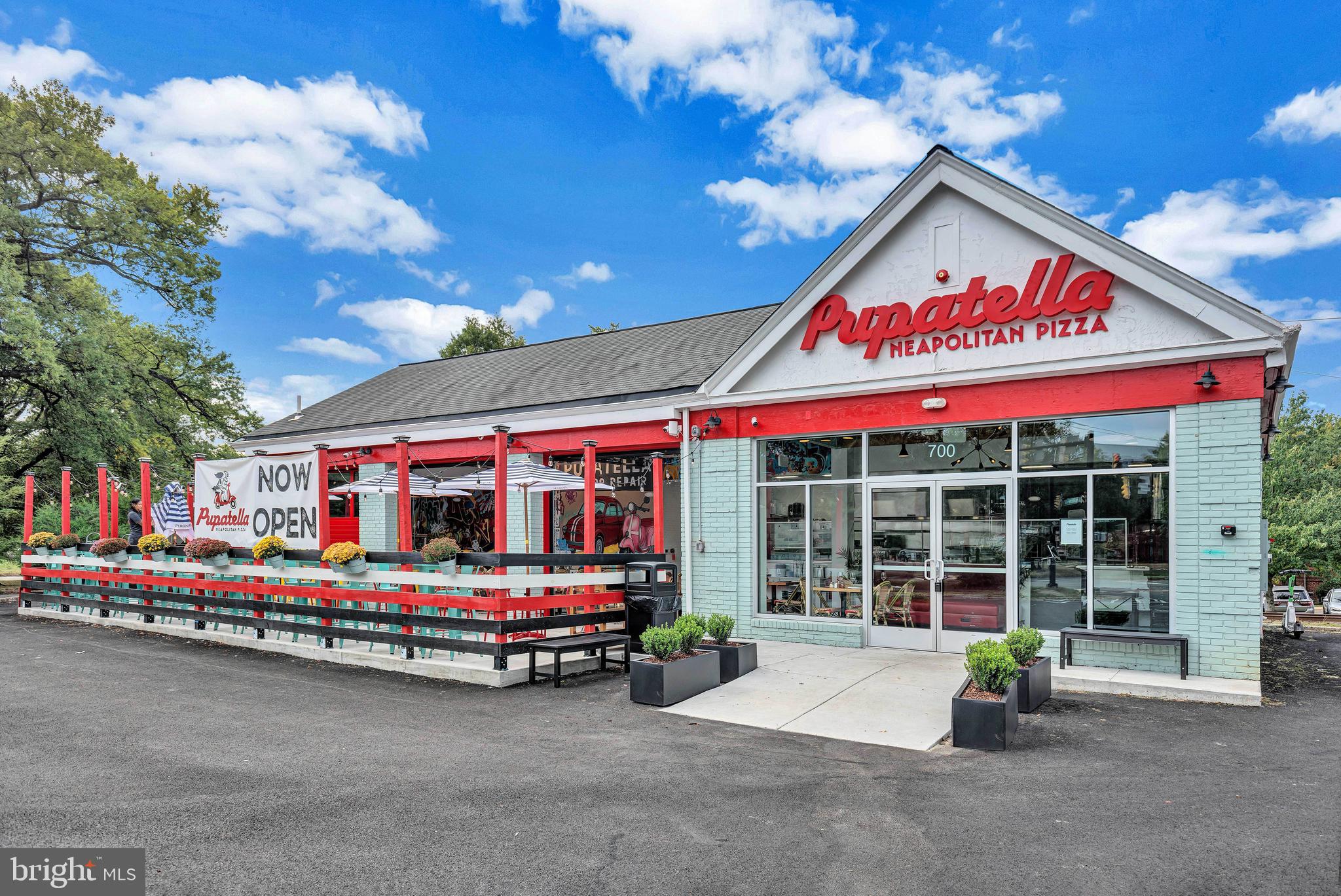 1820 Carpenter Road Alexandria, VA 22314 - Photo 60 of 80 a sign on the side of a building